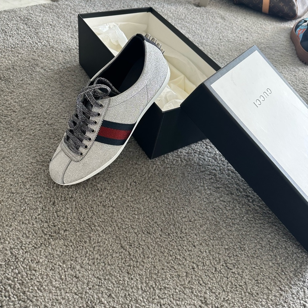 Only wore once so like brand new comes with box and dust bag
